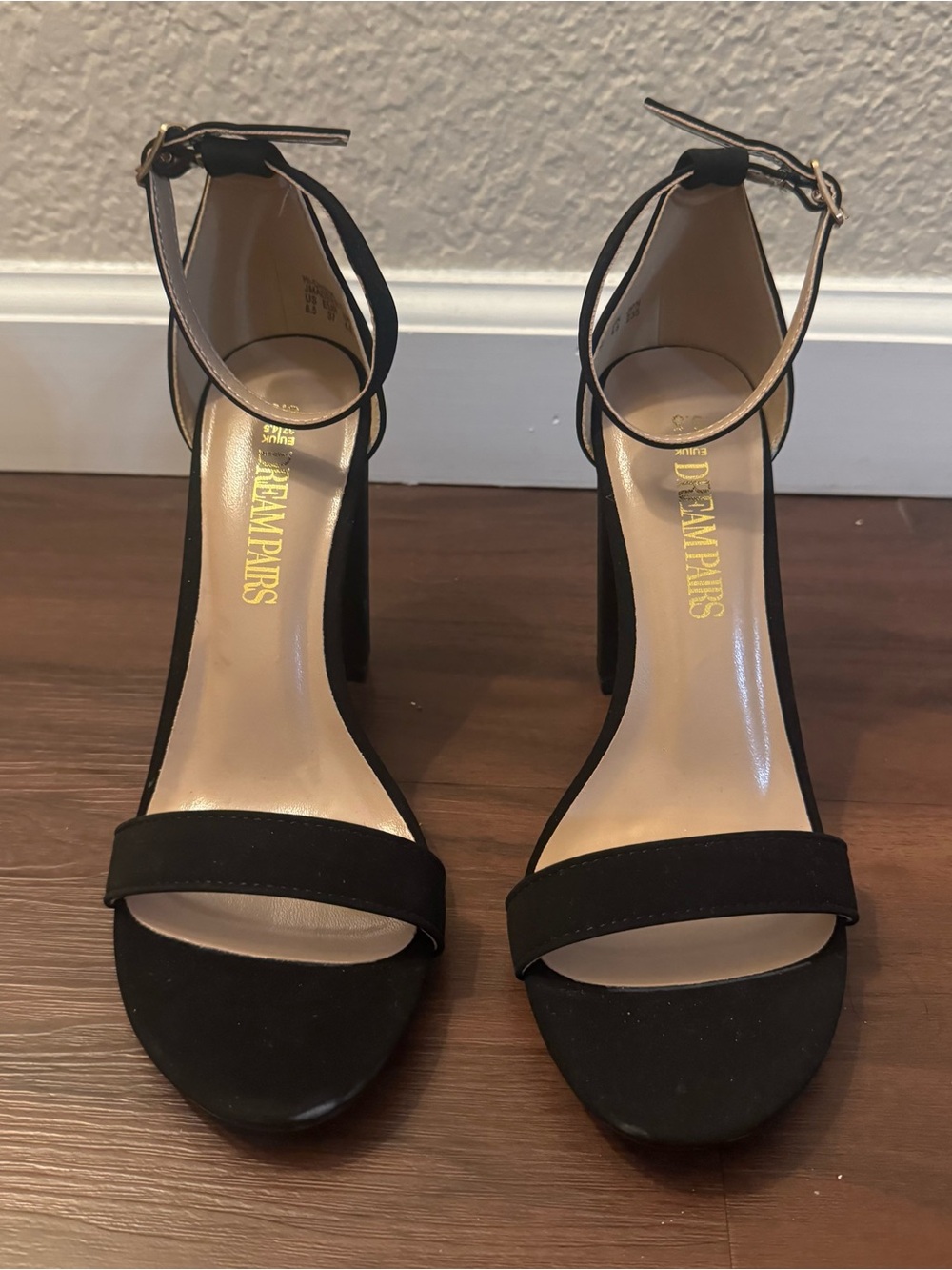 Black Dream Pairs 4in Heels Size 6.5